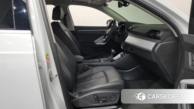 Audi Q3 (F3) 2025 Белый из Кореи, фото 2