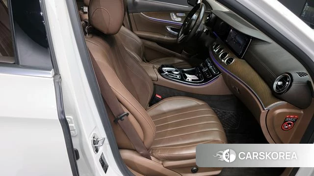 Mercedes-Benz E-Class W213 2019 Белый из Кореи, фото 2