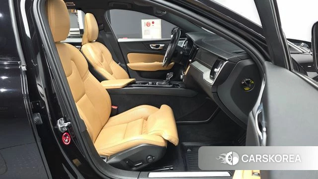 Volvo V60 Cross-Country 2nd Generation 2020 Черный из Кореи, фото 2