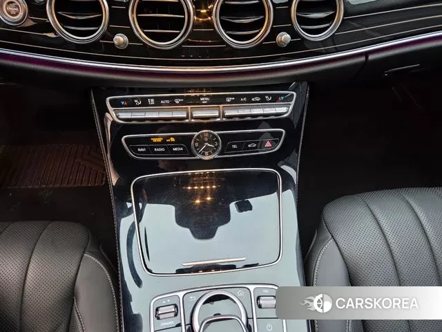 Mercedes-Benz E-Class W213 2019 Черный из Кореи, фото 2