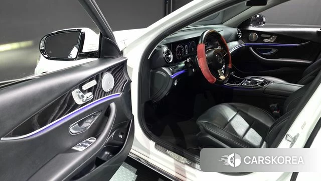 Mercedes-Benz E-Class W213 2018 Белый из Кореи, фото 2