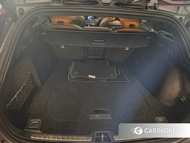 Volvo V60 Cross-Country 2nd Generation 2021 Серый из Кореи, фото 2