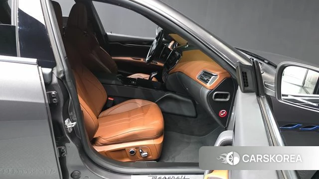 Maserati Ghibli 2021 Серый из Кореи, фото 2