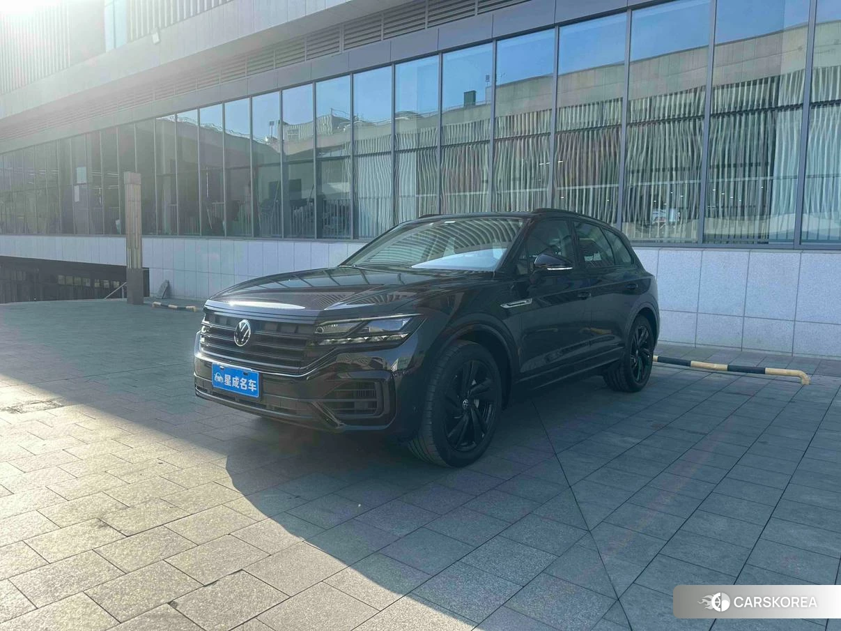 Volkswagen Touareg 2021 Черный из Китая, фото 2