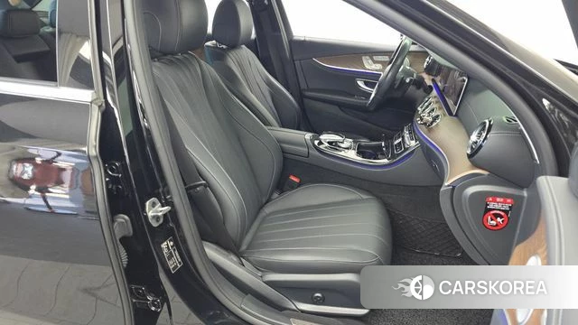Mercedes-Benz E-Class W213 2019 Черный из Кореи, фото 2