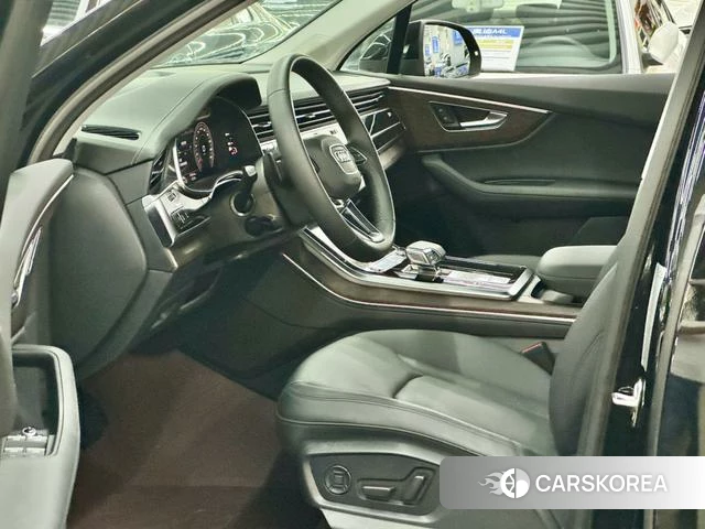 Audi Q7 2023 Черный из Китая, фото 2