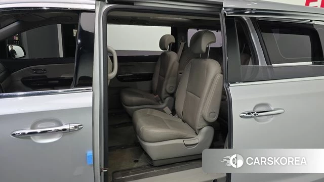 Kia The New Carnival 2018 Серебряный из Кореи, фото 2