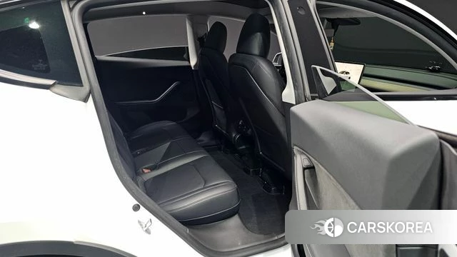 Tesla Model Y 2023 Белый из Кореи, фото 2