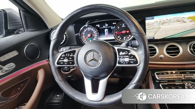 Mercedes-Benz E-Class W213 2018 Серый из Кореи, фото 2