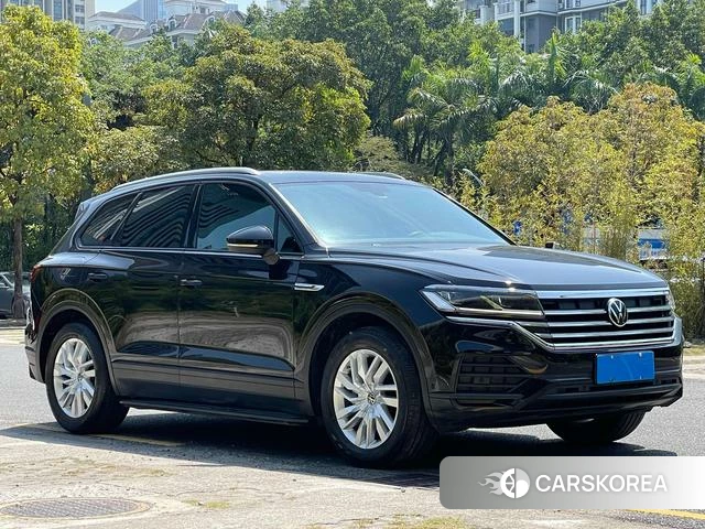 Volkswagen Touareg 2021 Черный из Китая, фото 2