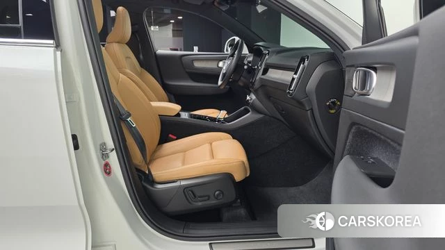 Volvo XC40 2020 Белый из Кореи, фото 2