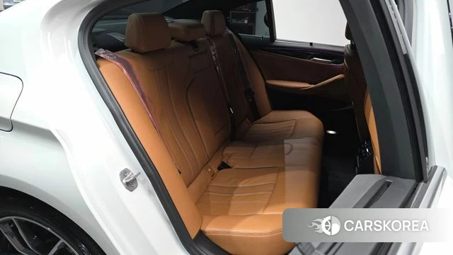 BMW 5 Series (G30) 2022 Белый из Кореи, фото 2