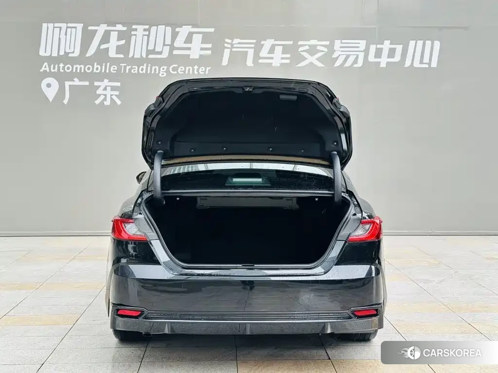 Toyota Camry 2025 Silver/gray из Китая, фото 2
