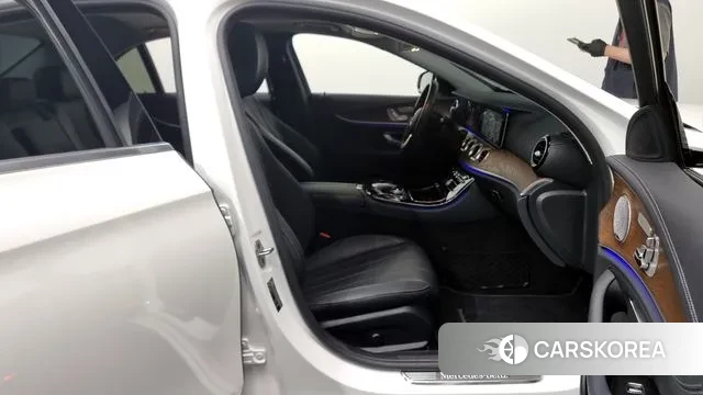 Mercedes-Benz E-Class W213 2020 Белый из Кореи, фото 2