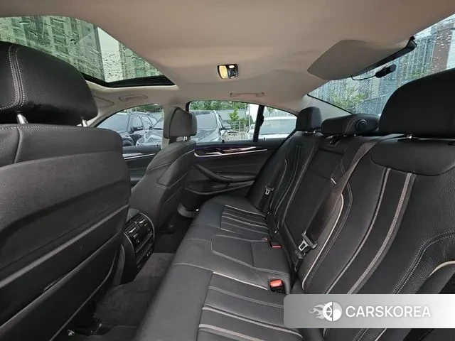 BMW 5 Series (G30) 2023 Черный из Кореи, фото 2