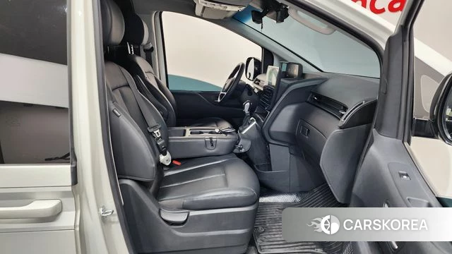 Hyundai Staria 2025 Белый из Кореи, фото 2