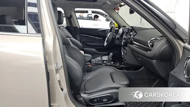 Mini Cooper Clubman 2023 Серебряный из Кореи, фото 2