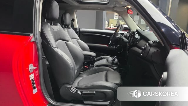 Mini Cooper 2021 Красный из Кореи, фото 2