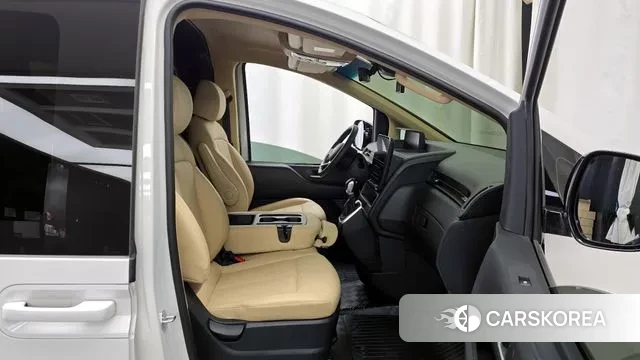 Hyundai Staria 2024 Белый из Кореи, фото 2