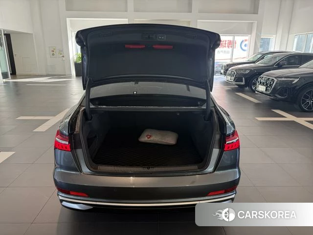 Audi A6L 2023 Темно-серый из Китая, фото 2