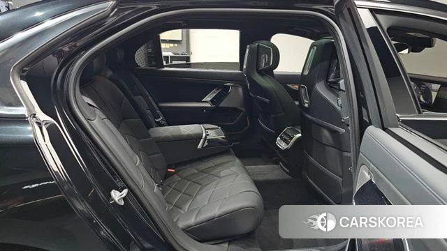 BMW 7 Series (G70) 2026 Черный из Кореи, фото 2