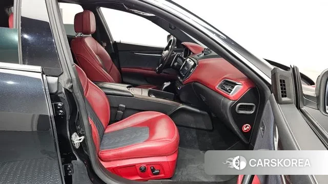 Maserati Ghibli 2020 Черный из Кореи, фото 2