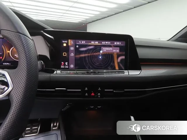 Volkswagen Golf 8th Generation 2024 Белый из Кореи, фото 2