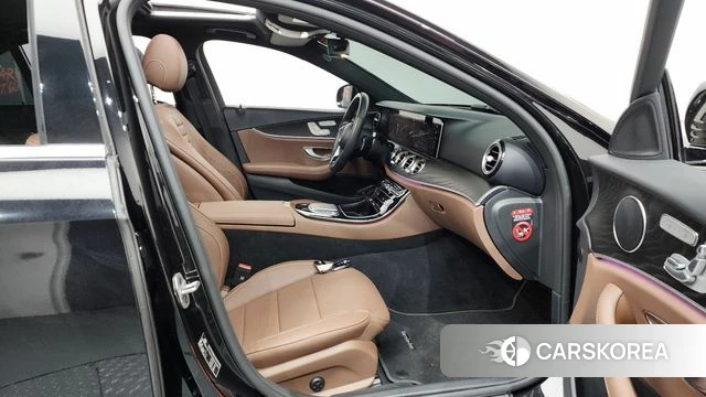 Mercedes-Benz E-Class W213 2023 Черный из Кореи, фото 2