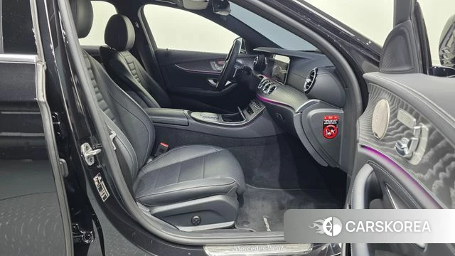 Mercedes-Benz E-Class W213 2022 Черный из Кореи, фото 2