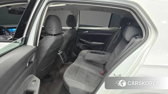 Volkswagen Golf 8th Generation 2024 Белый из Кореи, фото 2