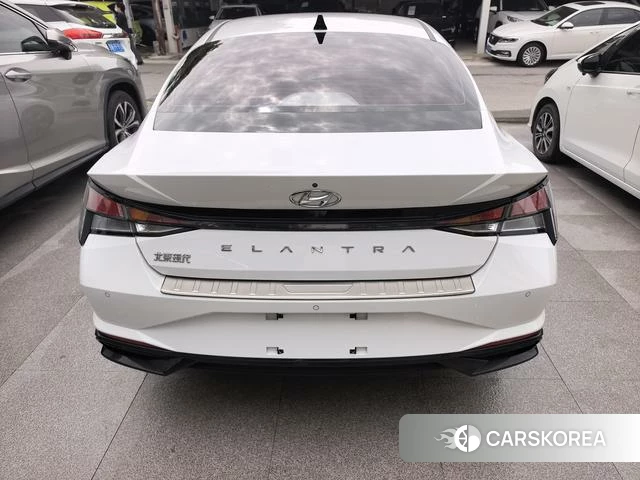 Hyundai Elantra 2022 Белый из Китая, фото 2