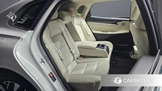 Hyundai The New Grandeur IG Hybrid 2022 Белый из Кореи, фото 2