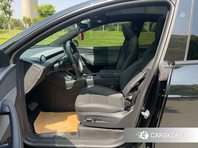 Tesla Model Y 2026 Черный из Китая, фото 2