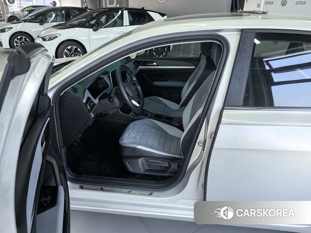 Volkswagen Lavida 2023 Серебристо-серый из Китая, фото 2