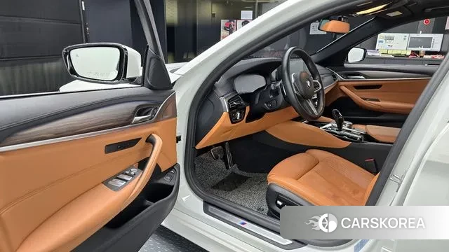 BMW 5 Series (G30) 2020 Белый из Кореи, фото 2