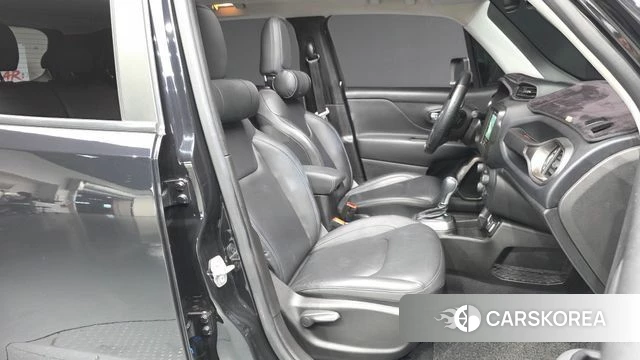 Jeep Renegade 2021 Черный из Кореи, фото 2