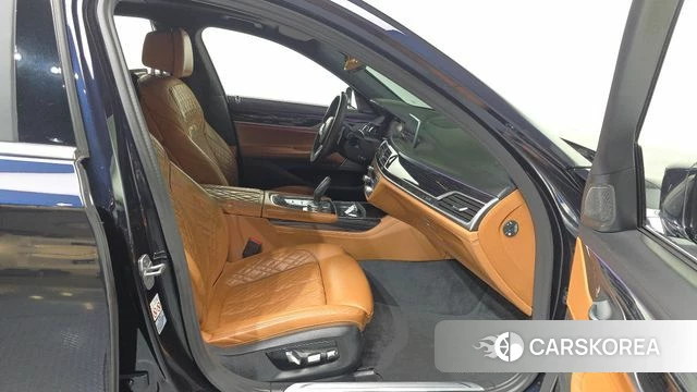BMW 7 Series (G11) 2021 Черный из Кореи, фото 2
