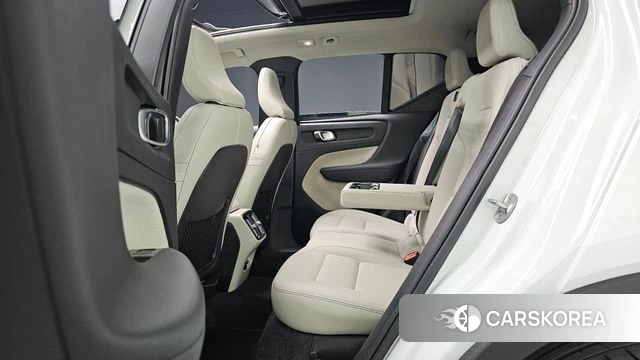Volvo XC40 2025 Белый из Кореи, фото 2