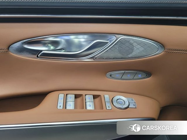 Genesis GV70 2023 Черный из Кореи, фото 2