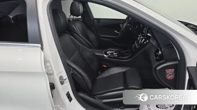 Mercedes-Benz C-Class W205 2018 Белый из Кореи, фото 2