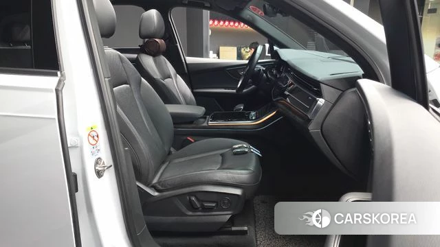 Audi Q7 (4M) 2021 Белый из Кореи, фото 2