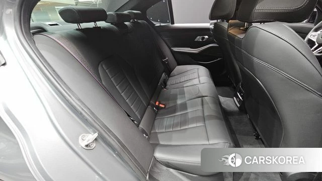 BMW 3 Series (G20) 2025 Серебристо-серый из Кореи, фото 2