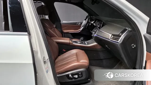 BMW X5 (G05) 2022 Белый из Кореи, фото 2