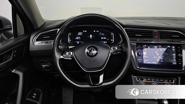 Volkswagen Tiguan Allspace 2020 Серебристо-серый из Кореи, фото 2