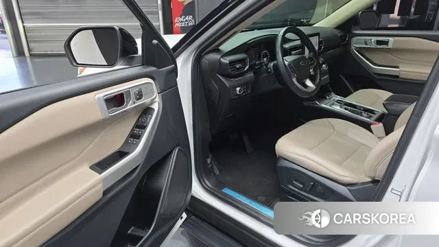 Ford Explorer 6th Generation 2022 Белый из Кореи, фото 2