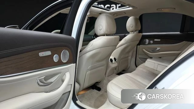 Mercedes-Benz E-Class W213 2019 Белый из Кореи, фото 2