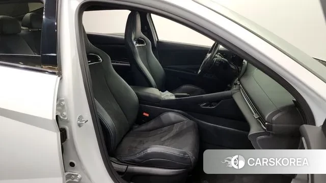 Hyundai The New Avante (CN7) 2023 Белый из Кореи, фото 2