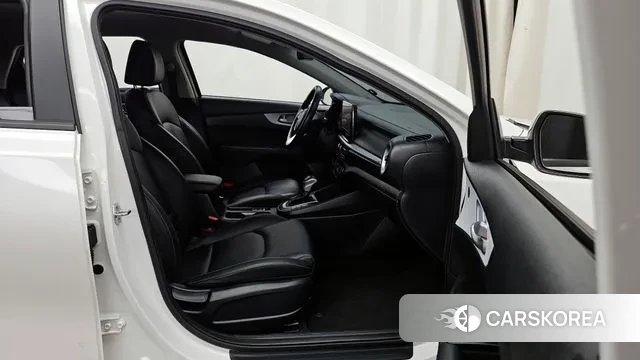 Kia The New K3 2nd generation 2022 Белый из Кореи, фото 2