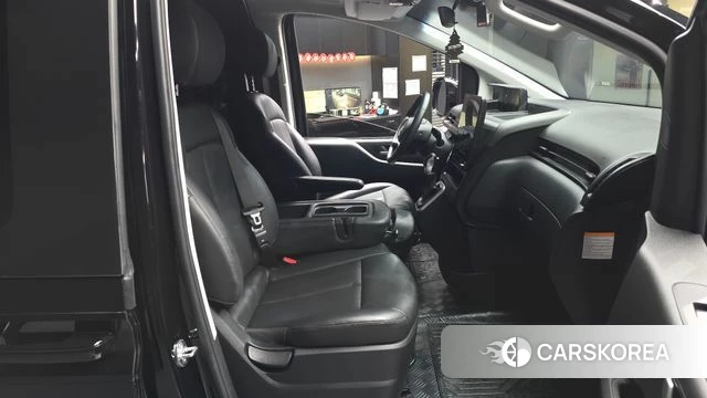 Hyundai Staria 2024 Черный из Кореи, фото 2