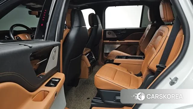 Lincoln Aviator 2nd generation 2022 Белый из Кореи, фото 2